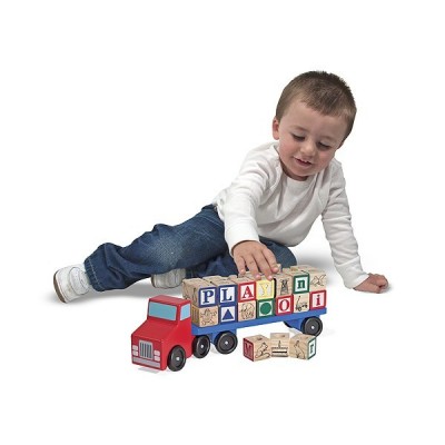 Camionul alfabet melissa and doug