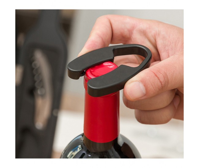 Set de accesorii pentru vin in cutie sub forma de vin