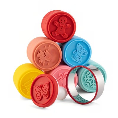 Set 6 stampile pentru prajituri Flippy, tematica de Craciun, din silicon alimentar non-toxic, taietor aluat inclus, 6 cm,  maner din plastic, compact, usor de depozitat,