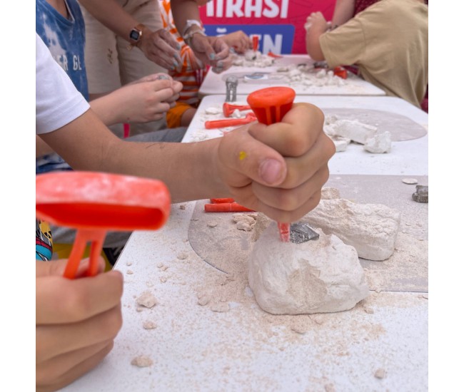 Arkerobox - mini set arheologic educational si puzzle 3d, roma antica, colosseum